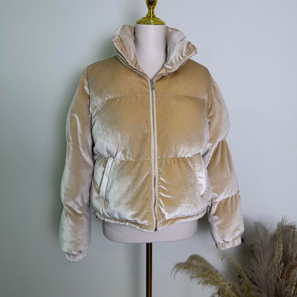 TCEC Size M Velvet Puffer Jacket - Beige / Champagne
